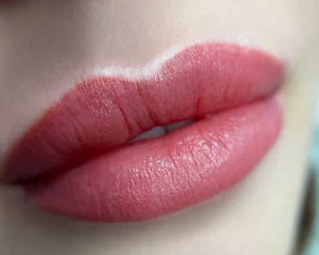 Hanafy N5 Strawberry Lip Pigment – lip color application example